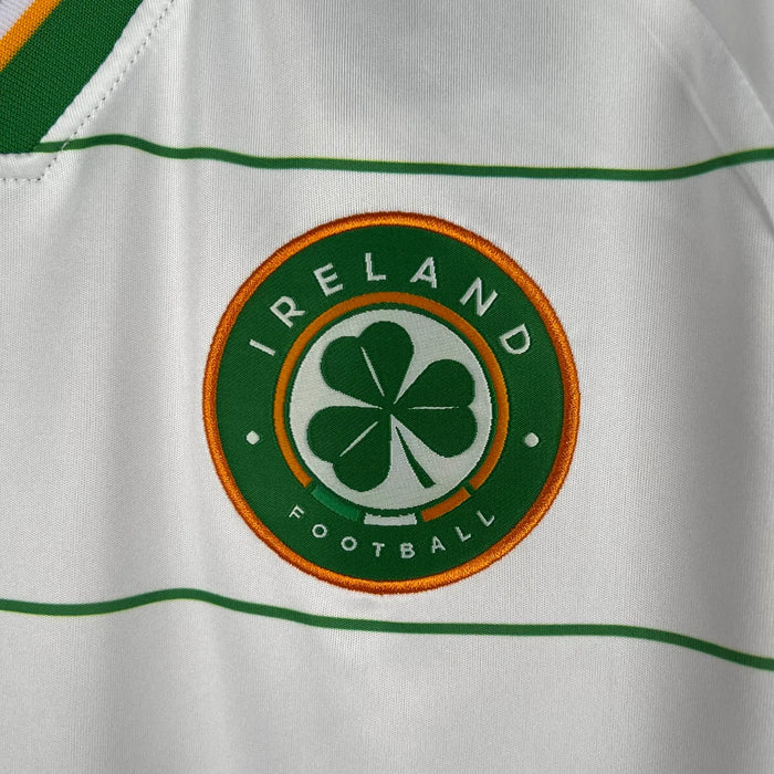 Camiseta de fútbol visitante de Irlanda 2023